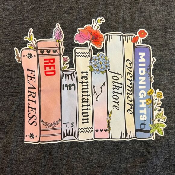 Swiftie T-Shirt - Books / Album Titles - Size 2XL - Picture 3 of 5